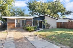 Austin Fun House | Pool, Hot Tub & Karaoke - Imagen 4