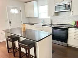 Stylish 2BR/2BA Home, 5 Min to Moody Center - Image 4