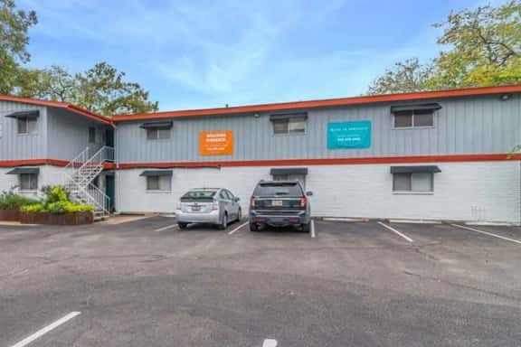 Walk to UT Austin | Cozy & Convenient Stay - Image 1