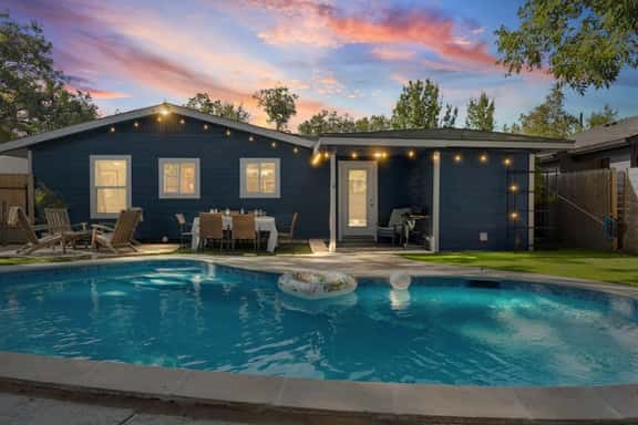 Austin Fun House | Pool, Hot Tub & Karaoke - Imagen 1