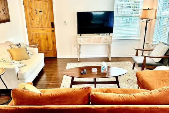 Stylish 2BR/2BA Home, 5 Min to Moody Center - Image 1