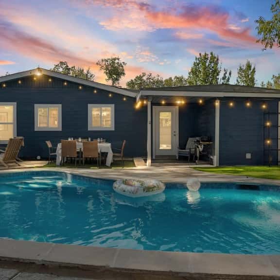 Austin Fun House | Pool, Hot Tub & Karaoke - Imagen 1
