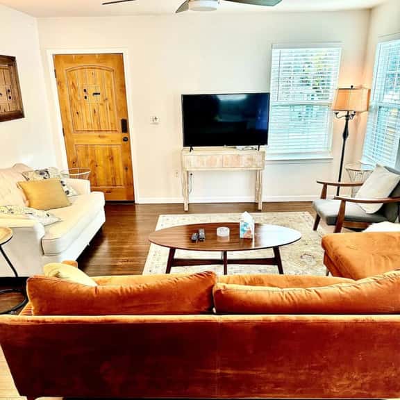 Stylish 2BR/2BA Home, 5 Min to Moody Center - Image 1