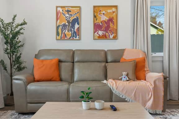 Family Escape Near AUS | Games, Pool, EV Charger - Image 3