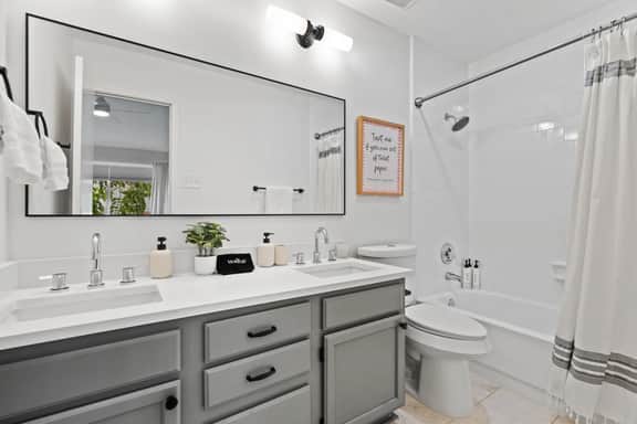 Modern & Cozy 3BR Retreat | Sleeps 7