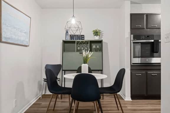 Modern Apartment near The Domain