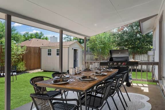 Home with Cowboy Pool Near Downtown Round Rock - Image 4