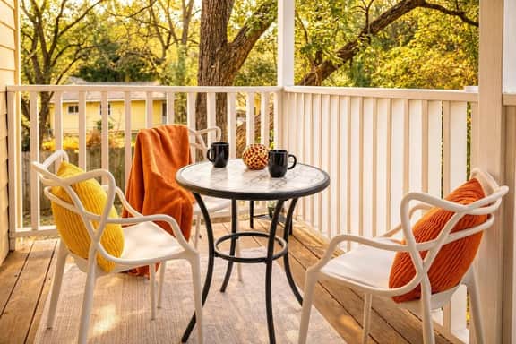 Treetop 2BR Condo w/ Hammock Balcony - Imagem 3
